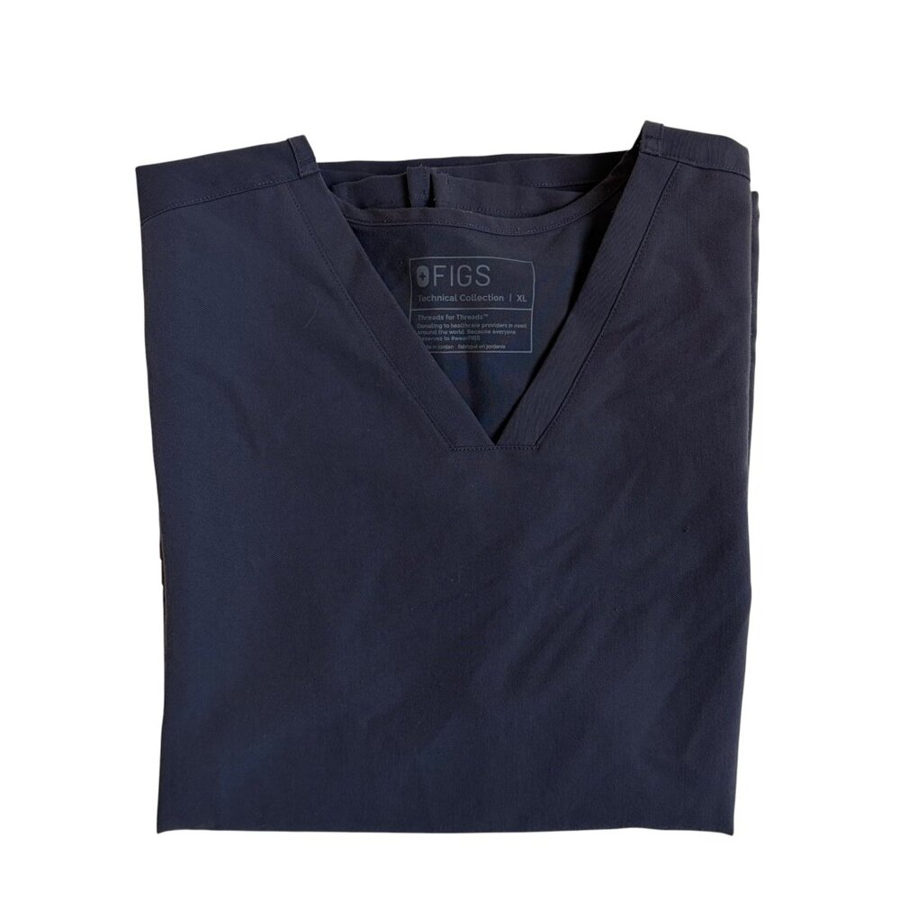 FIGS Casma Three-Pocket Scrub Top (Charcoal Grey) - Size XL